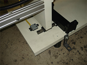 Pin and Puck System Remoist Pattern Gluer